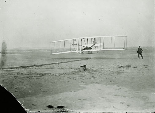 Foto do motoplanador que os Irmaos Wright disseram que voo em 1903